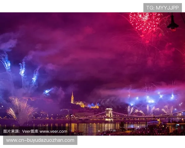 欧冠决赛用球配色致敬布达佩斯地标,紫色底色象征链桥传奇